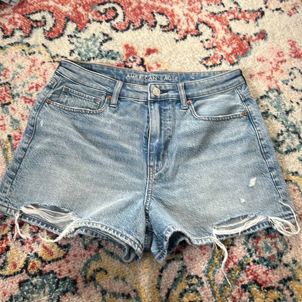 NWOT AE mom shorts